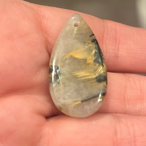 Golden rutile star 🌟 with hematite inclusions Elegant Teardrop Pendant - Picture 4 of 12